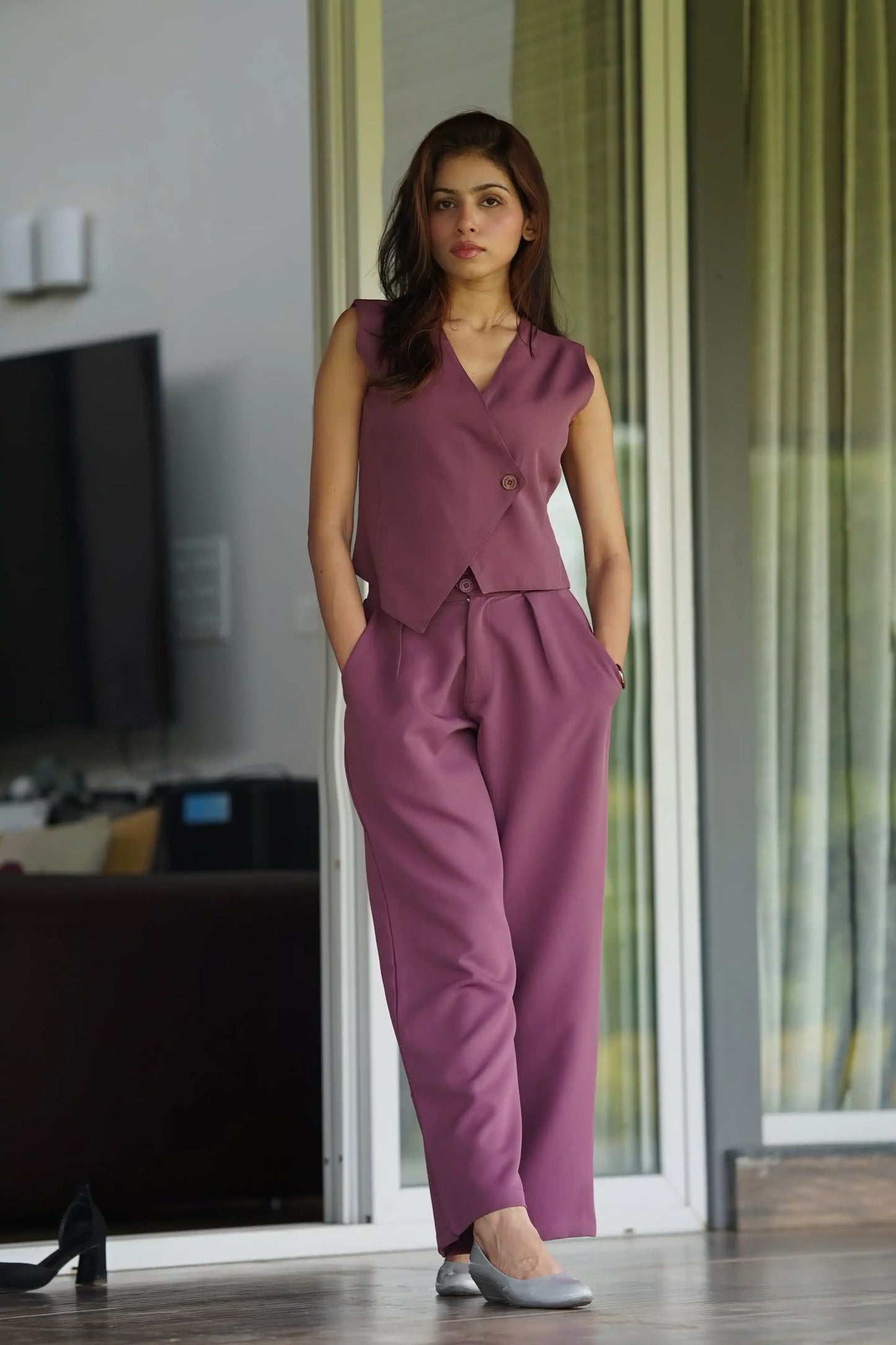 #color_mauve Slash It
Ease It